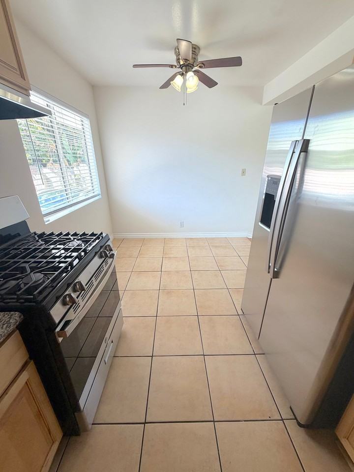 1253 N Mansfield Ave #4 - Photo 6 of 25