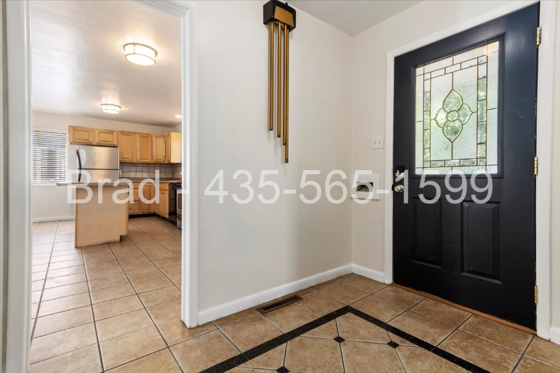 7819 S Oak St #A - Photo 3 of 18