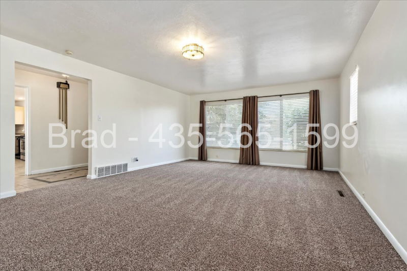 7819 S Oak St #A - Photo 5 of 18