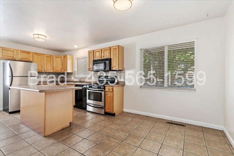 7819 S Oak St #A - Photo 7 of 18