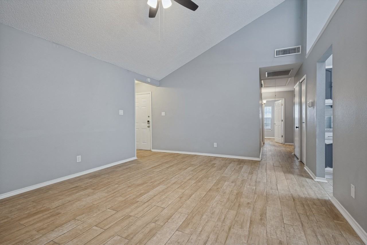 2504 Liberty Ln - Photo 4 of 26