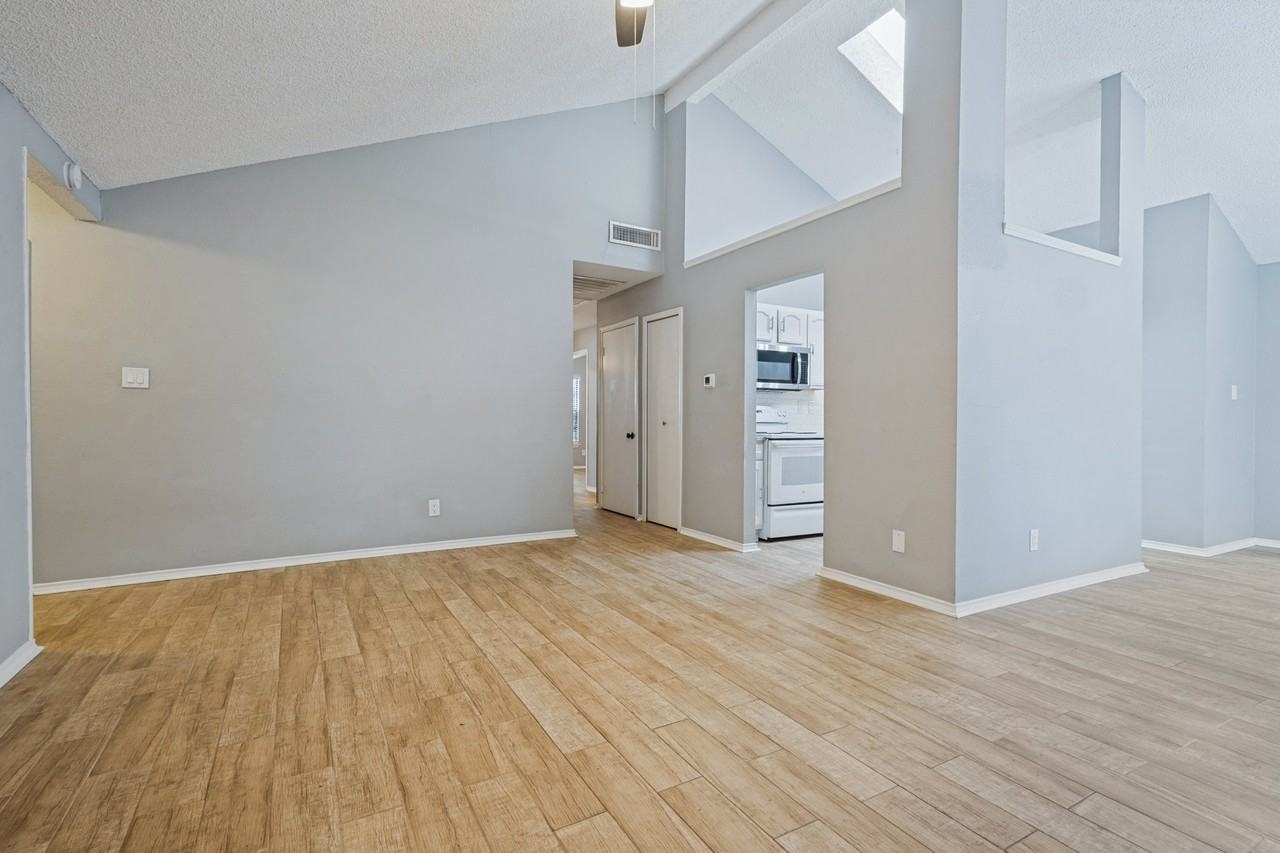 2504 Liberty Ln - Photo 5 of 26
