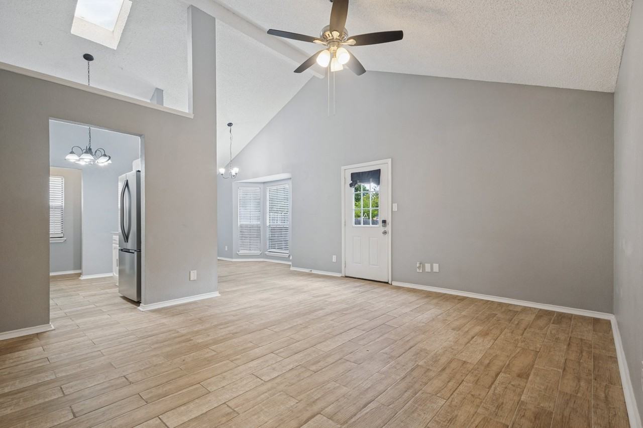 2504 Liberty Ln - Photo 6 of 26