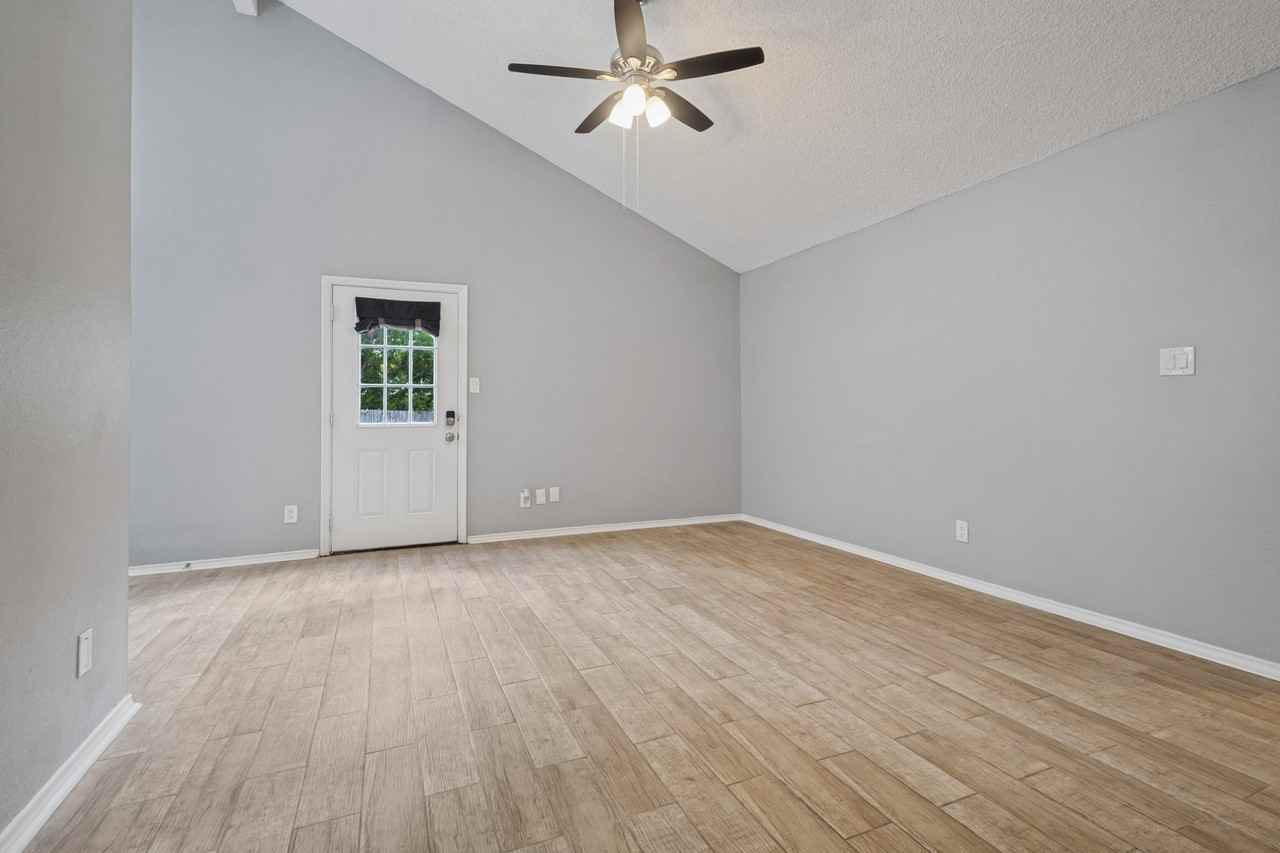 2504 Liberty Ln - Photo 7 of 26