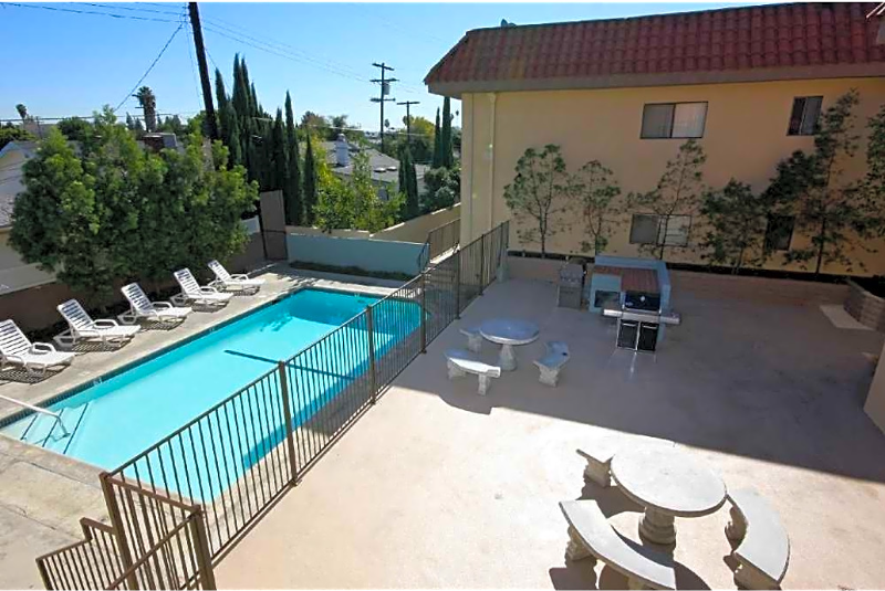 6910 Kester Ave - Photo 7 of 7