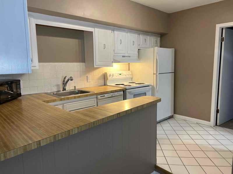 871 Delaware Ave #14 - Photo 4 of 10