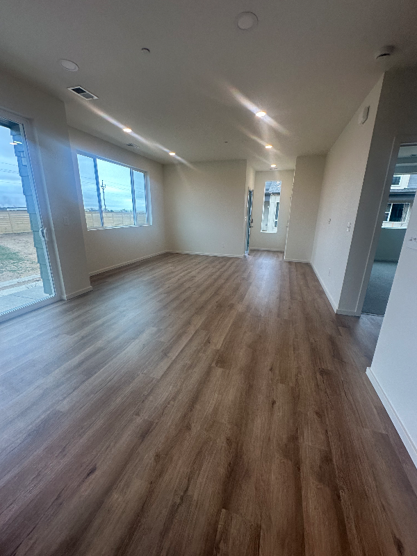 4960 Denys Dr - Photo 4 of 17
