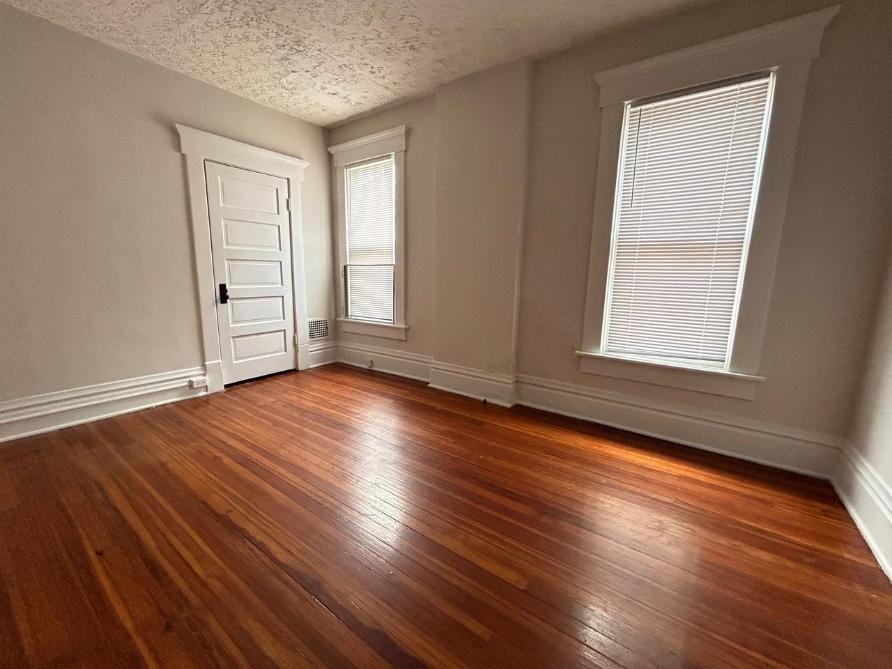 1239 Fair Ave - Photo 4 of 7