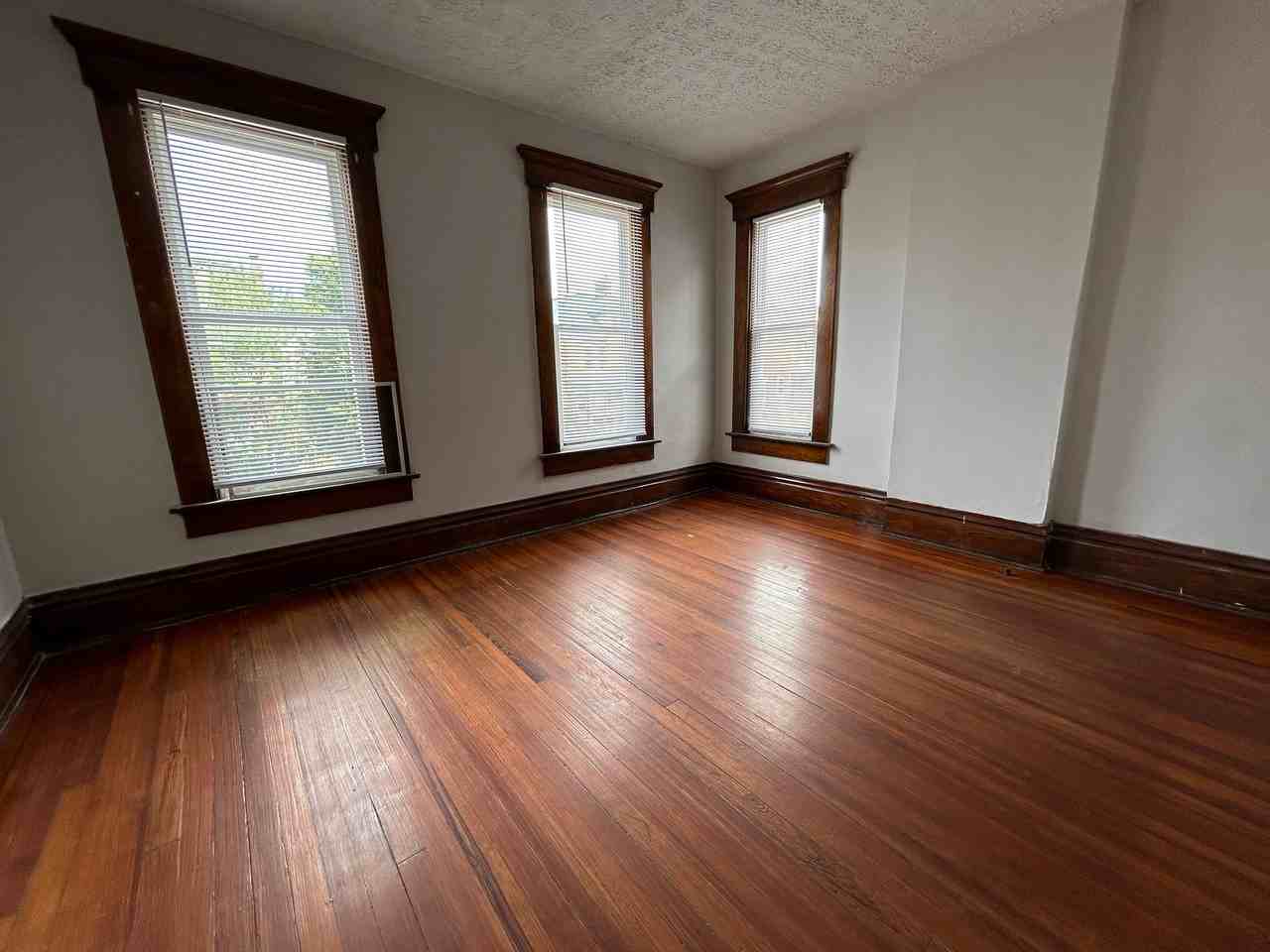 1239 Fair Ave - Photo 5 of 7