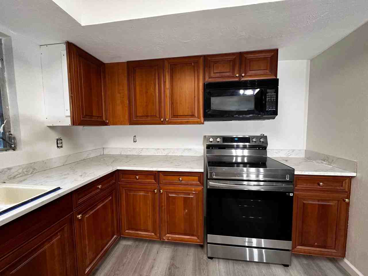 2131 Gorham Ave - Photo 4 of 19