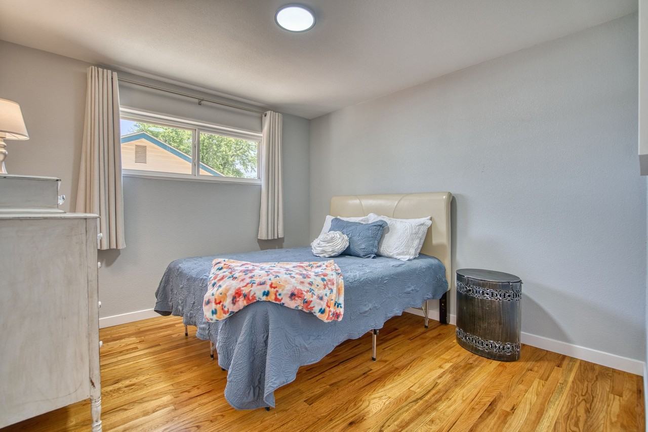 1067 E 111th Pl - Photo 3 of 20