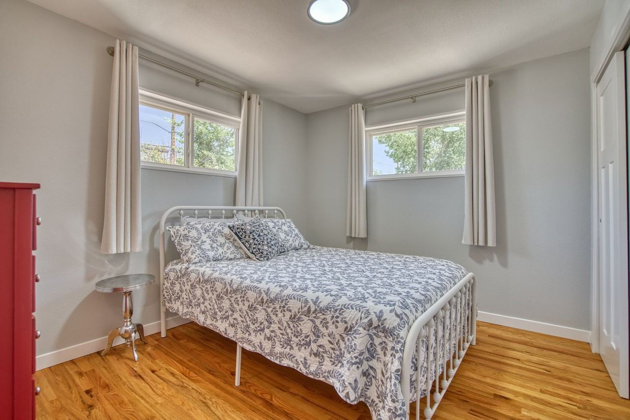1067 E 111th Pl - Photo 4 of 20