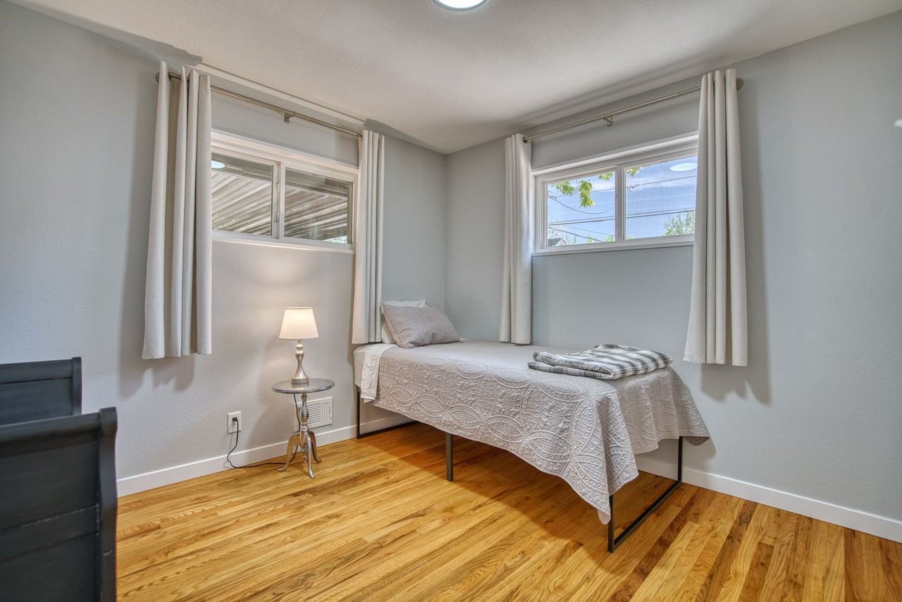 1067 E 111th Pl - Photo 5 of 20