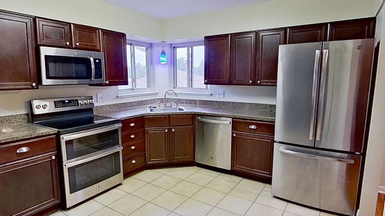 2230 Marshall St - Photo 3 of 27