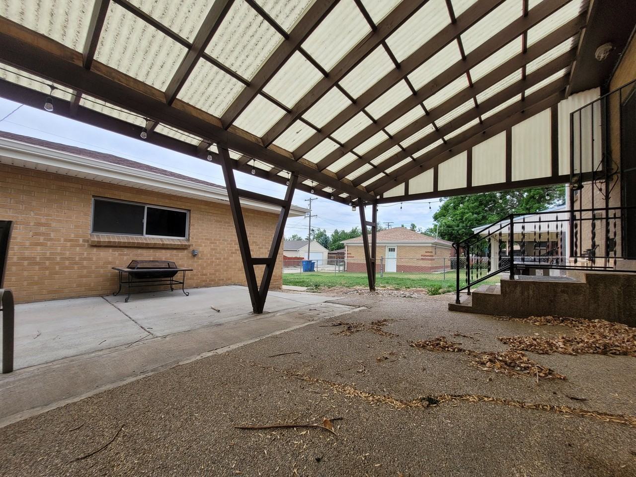 2230 Marshall St - Photo 4 of 27