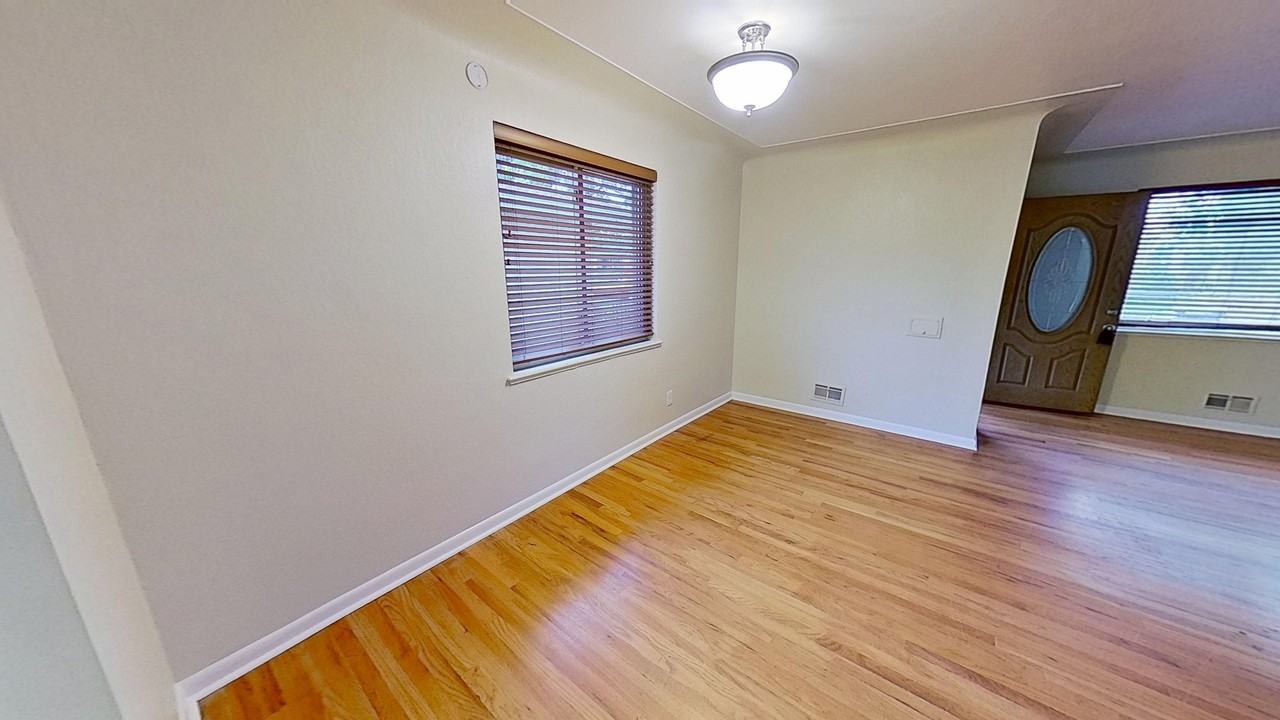 2230 Marshall St - Photo 7 of 27