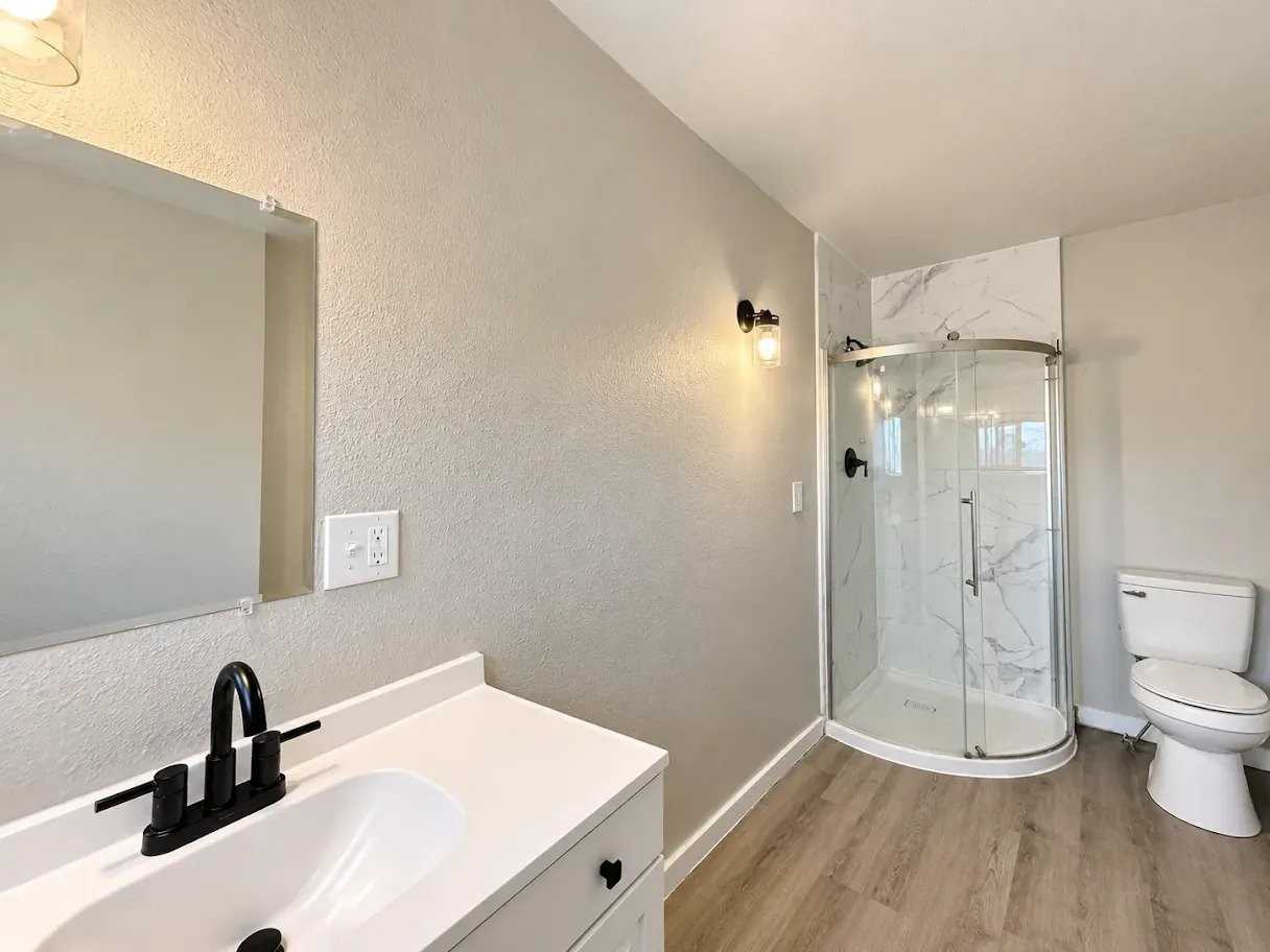 608 Bay State Ave - Photo 4 of 6