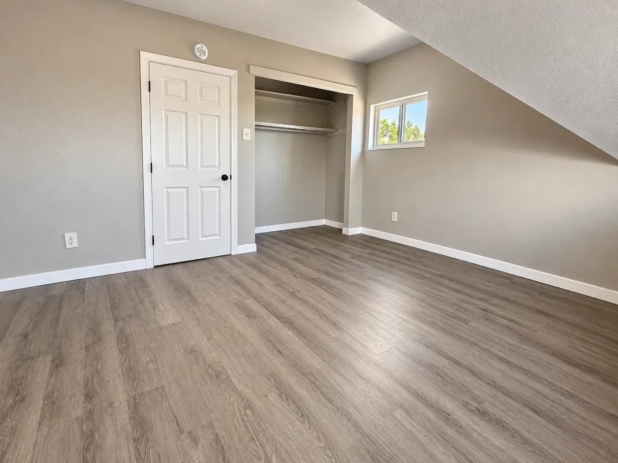 608 Bay State Ave - Photo 5 of 6