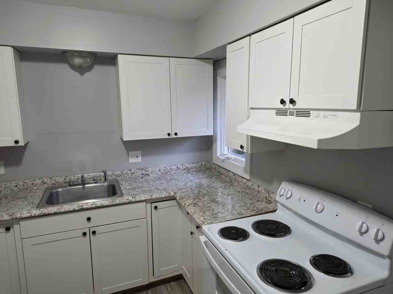 40 Whitewood Rd #28