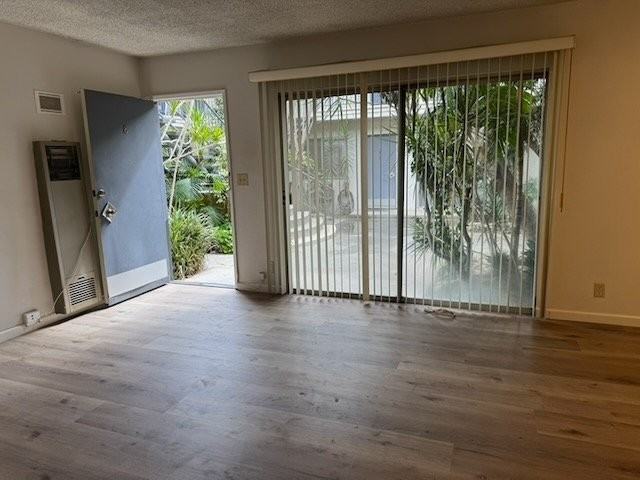 920 N 1st St #E - Photo 3 of 17