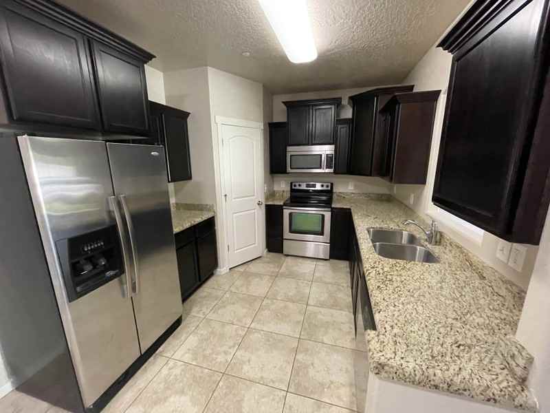 223 E Jordan Ridge Blvd #103 - Photo 3 of 14