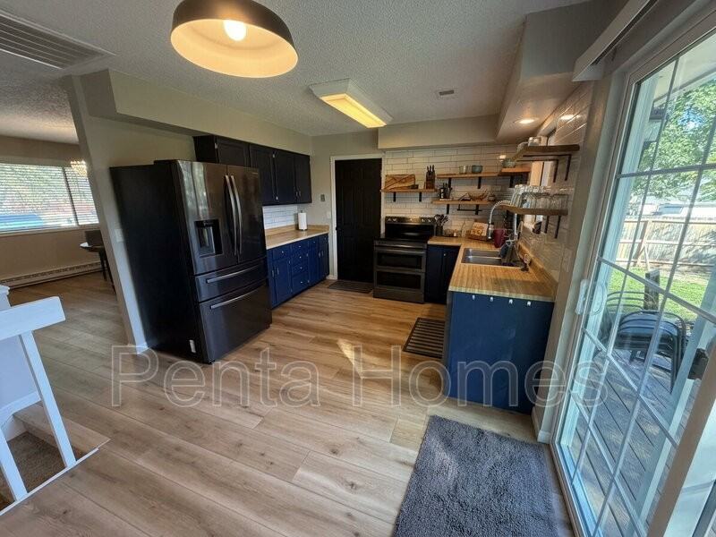 500 E 41st St - Photo 2 of 22