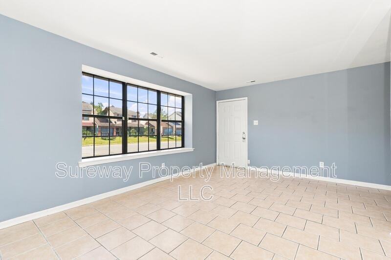 7 Hampton Gate Dr #A - Photo 2 of 10
