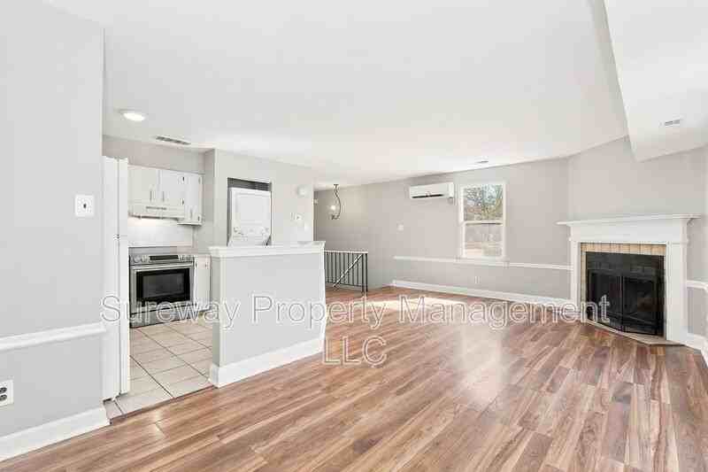 7 Hampton Gate Dr #B - Photo 3 of 10