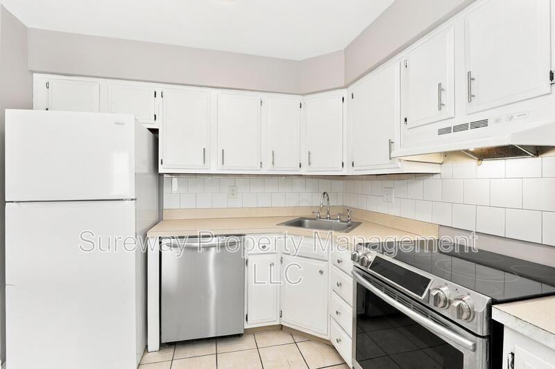 7 Hampton Gate Dr #B - Photo 4 of 10