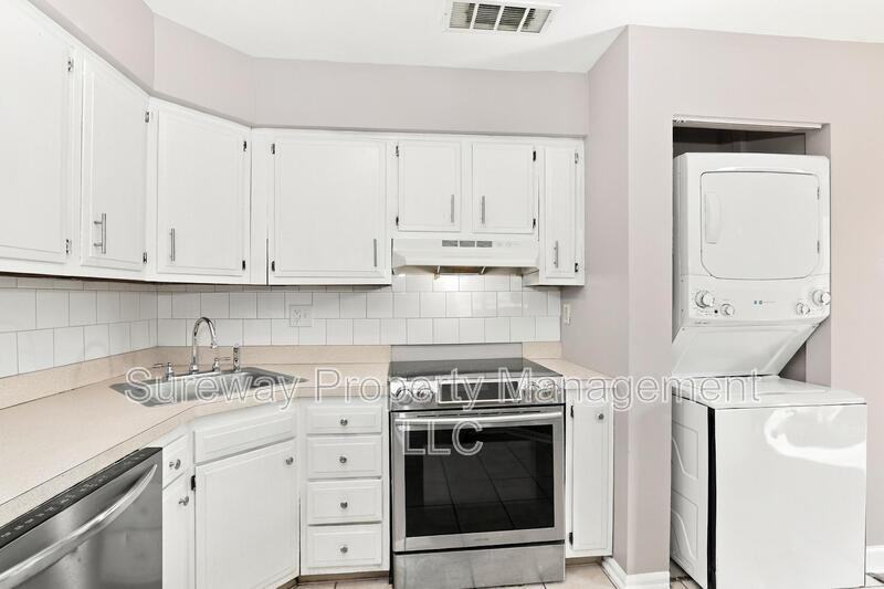 7 Hampton Gate Dr #B - Photo 5 of 10