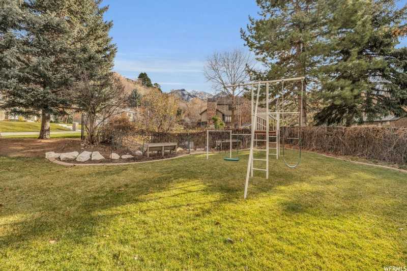 2352 E Royal Ln - Photo 3 of 33