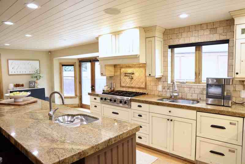 2352 E Royal Ln - Photo 6 of 33