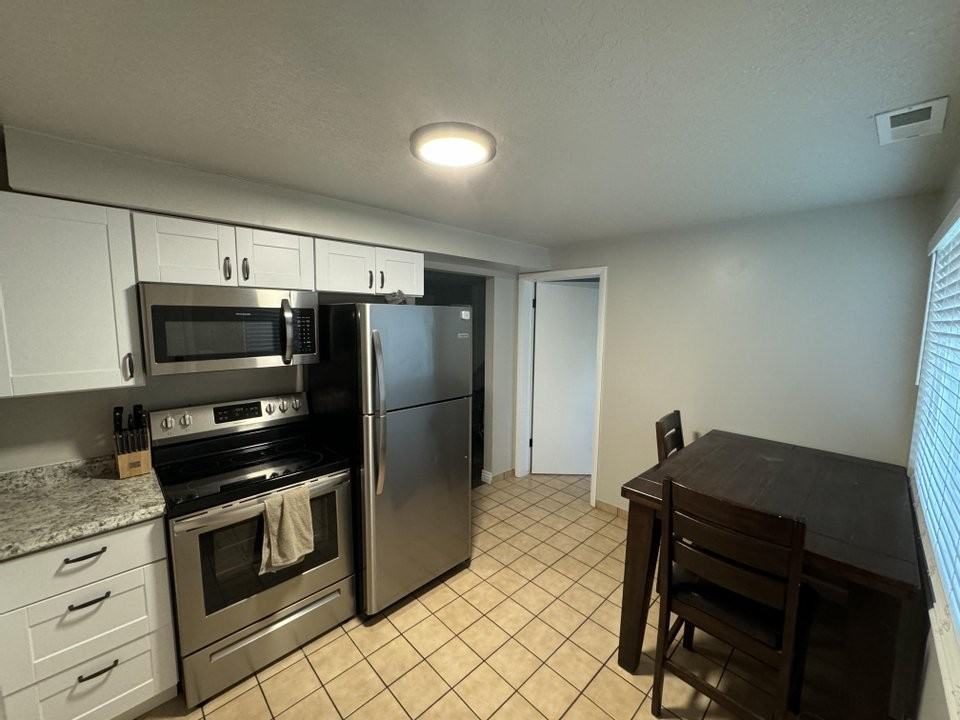 1061 N Nayon Dr - Photo 4 of 10