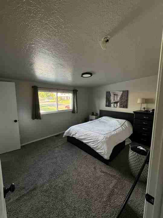 1061 N Nayon Dr - Photo 5 of 10