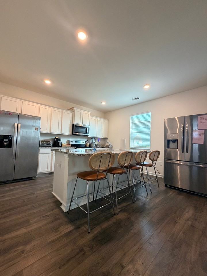 225 Canberra Way - Photo 4 of 20