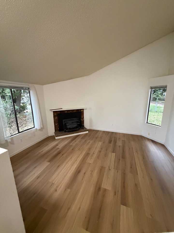 6310 49th Dr Ne - Photo 4 of 15