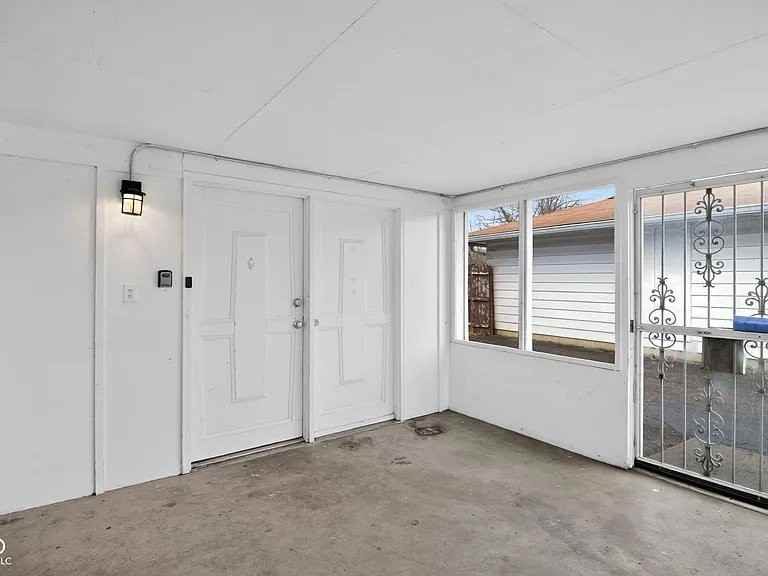 2930 Hillside Ave - Photo 6 of 11