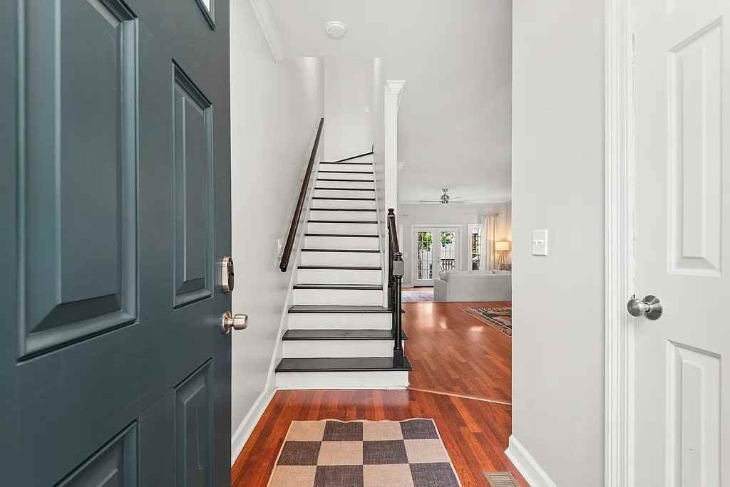 138 Matthew Ln - Photo 2 of 20