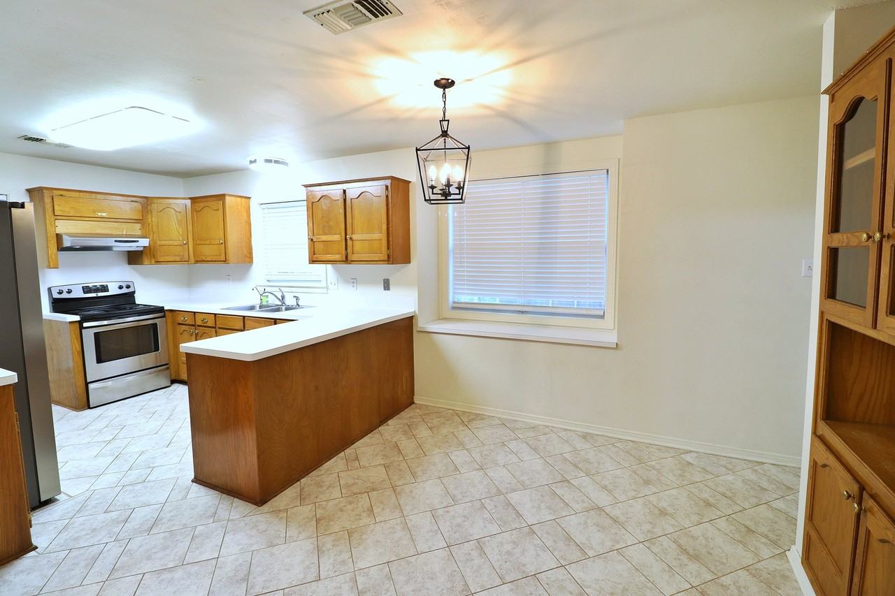 110 Parkwood Blvd - Photo 7 of 20