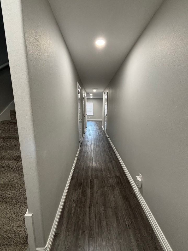 903 W Collins St #905 - Photo 2 of 18