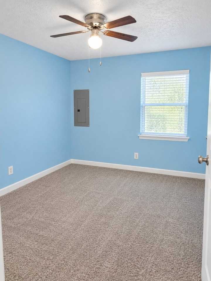 2723 Rivercliff Rd - Photo 4 of 11