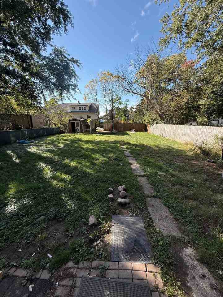 392 Henry St - Photo 2 of 11