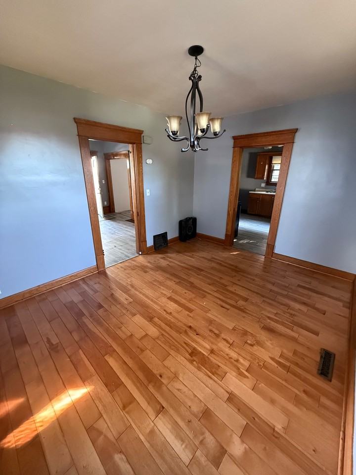 392 Henry St - Photo 3 of 11