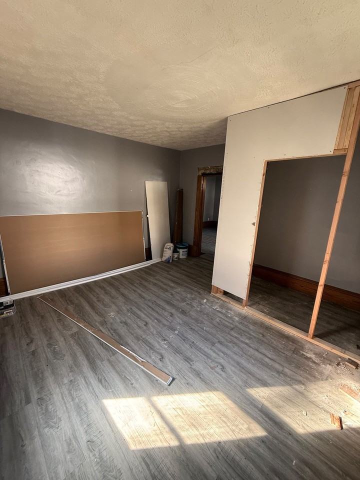 392 Henry St - Photo 6 of 11