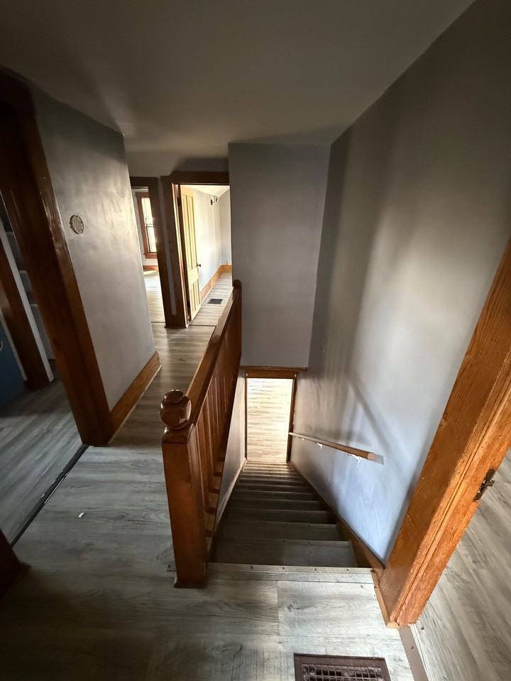 392 Henry St - Photo 7 of 11