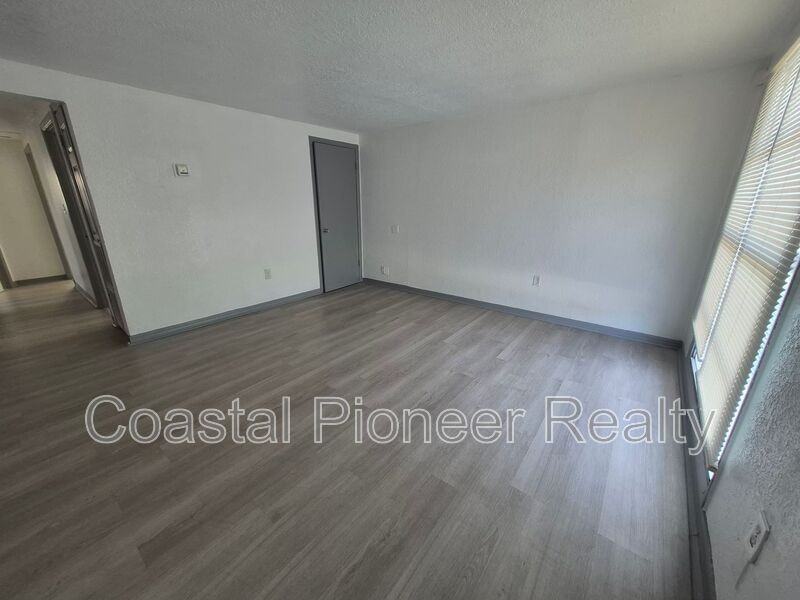 3205 N 47th St - Photo 3 of 22