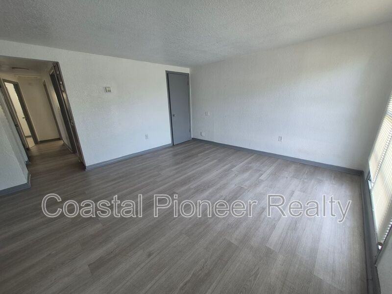 3205 N 47th St - Photo 4 of 22