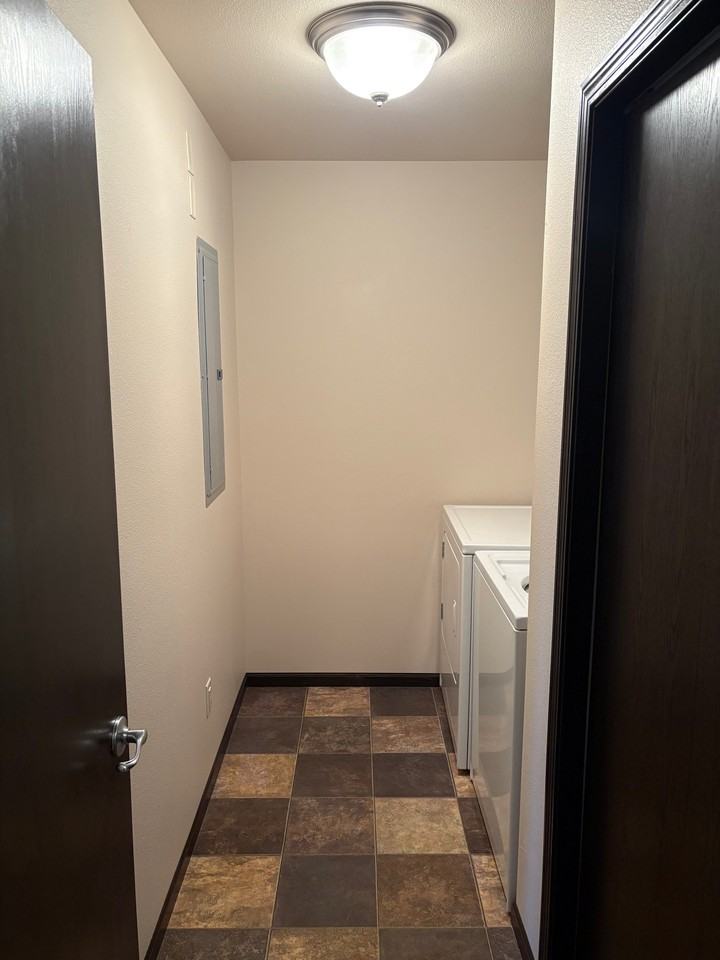 2900 Edgewater Loop Se #2 - Photo 5 of 9