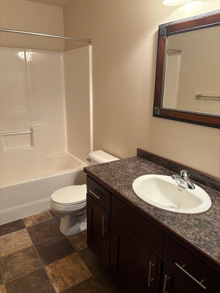 2900 Edgewater Loop Se #2 - Photo 6 of 9