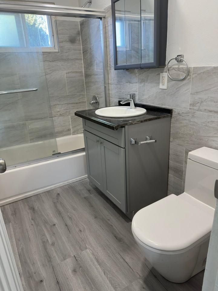 1317 W 97th St #7 - Photo 7 of 16